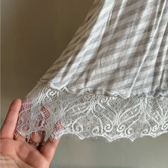 A.n.a - Grey and White Tunic Top with Lace Trim - Picture 3 of 8